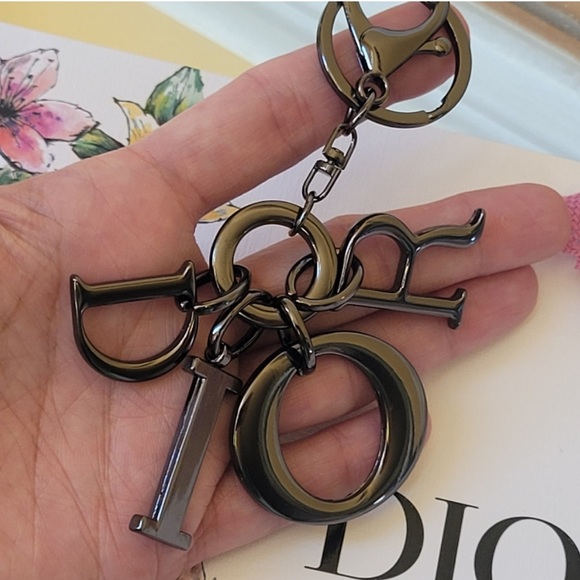 Dior - Picture 1 of 5